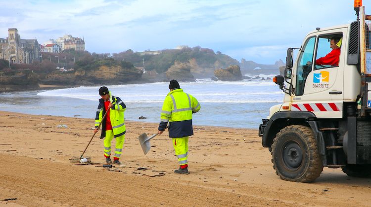 Nettoyage de la Grande Plage à Biarritz